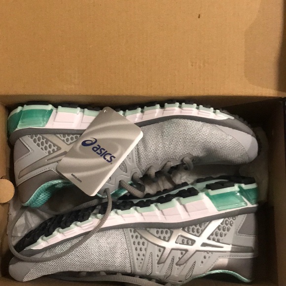 BRAND NEW ASICS! - Picture 3 of 3